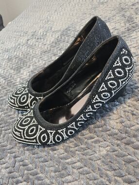 Generation Y Women’s Black Jewel Dress Pumps Heels Size 6 New in Box